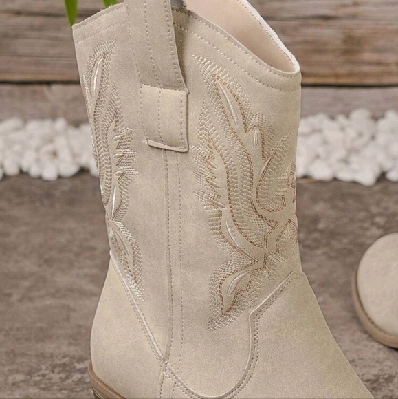 Women's Vintage Fashionable Western Style Embroidered Cowboy Boots - Picture 5 of 7